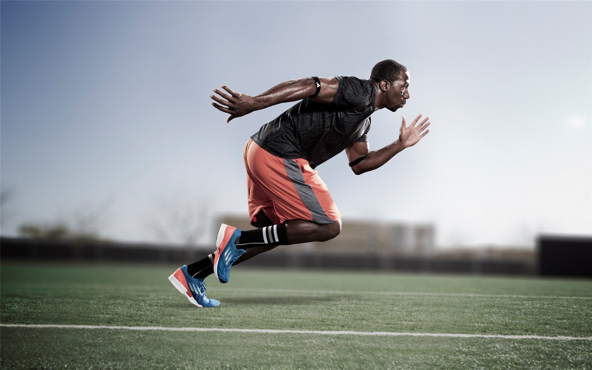 九游官方网站-足球运动员多样身材比例引关注，运动科学细化，足球运动员身高体重比例